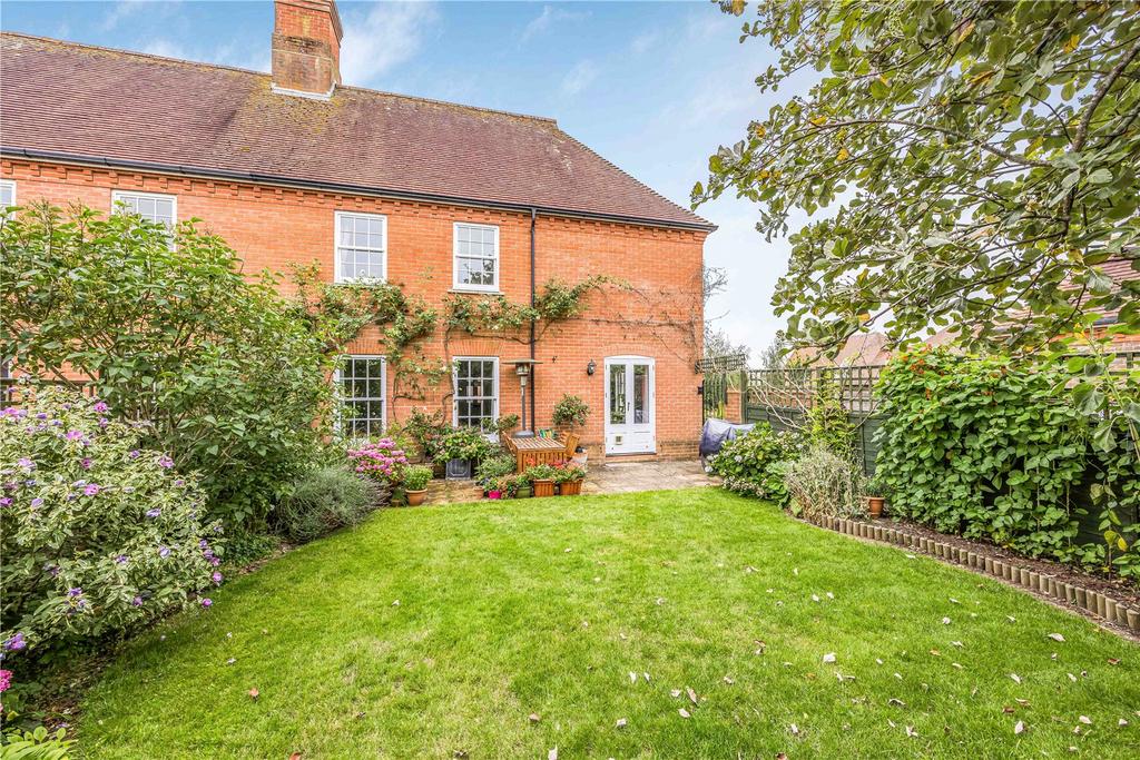 Whitaker Place, Oving, Chichester, West Sussex, PO20 3 bed semidetached house for sale £515,000