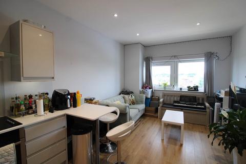 2 bedroom flat to rent, Albany Gate, Darkes Lane