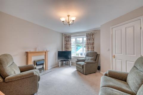 3 bedroom end of terrace house for sale, St. Peters Close, Bromsgrove, B61 7DY