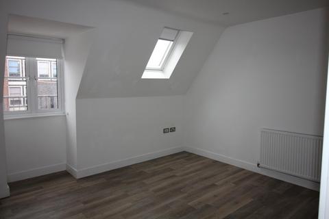 2 bedroom flat to rent, Moulsham Street, Chelmsford, CM2