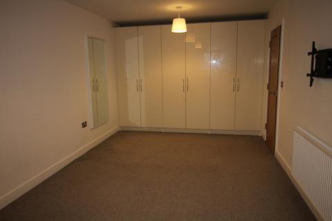 2 bedroom flat to rent, Moulsham Street, Chelmsford, CM2