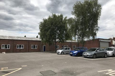 Industrial unit to rent - Industrial Unit, Kingsholm Business Park, St Catherine Street, Gloucester, GL1 2BX