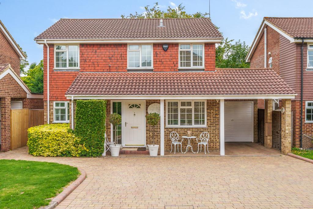 Hatherwood, Leatherhead, KT22 4 bed detached house £765,000