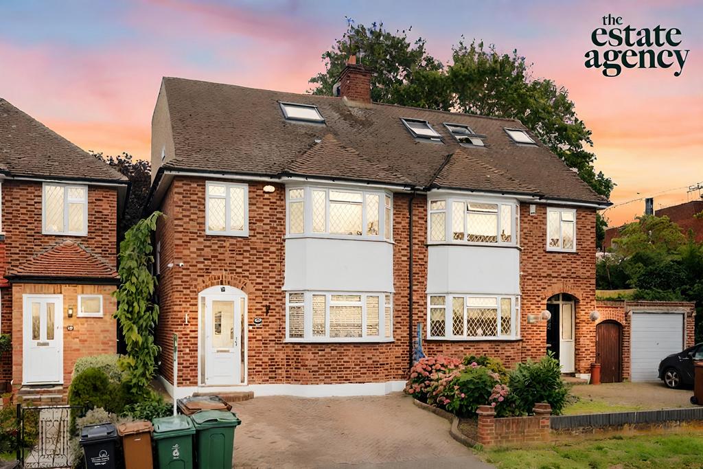Woodberry Way, North Chingford, E4 4 bed semidetached house for sale
