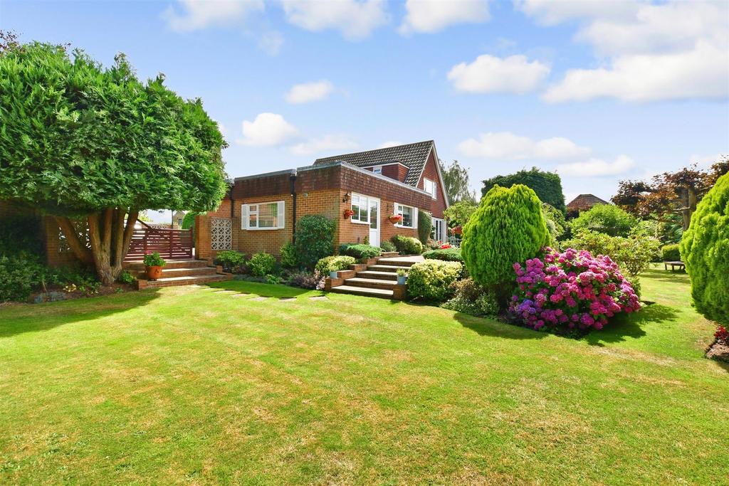 Amsbury Road, Coxheath, Maidstone, Kent 4 bed detached house for sale