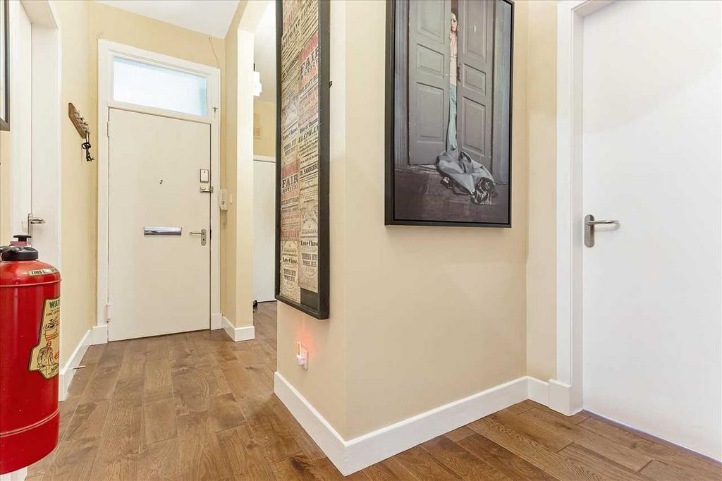 Entrance Hallway (1)