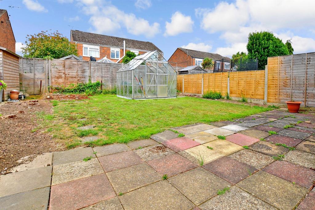Cobbs Close, Paddock Wood, Tonbridge, Kent 3 bed semidetached house