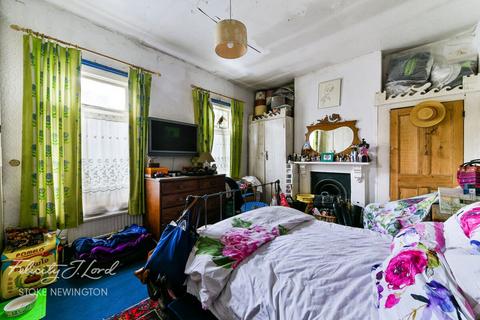 64 Reighton Road, London, E5 8SG