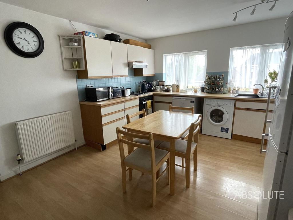 Barton Hill Road, Torquay, TQ2 3 bed apartment £895 pcm (£207 pw)