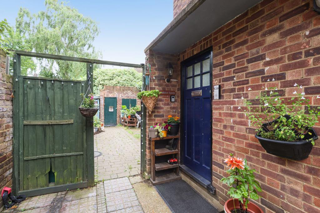 Thornbury Road, Osterley, TW7 2 bed for sale £395,000