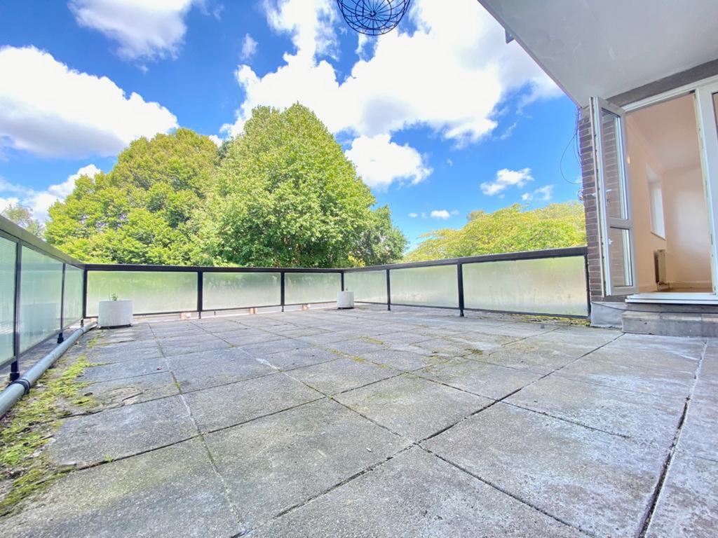 Chiltern House, Ealing, W5 3 bed flat £3,000 pcm (£692 pw)
