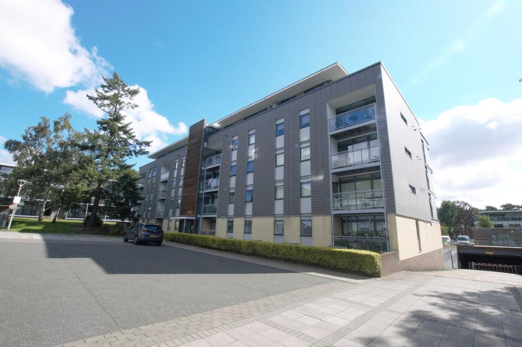 Newsom Place, St Albans, AL1 2 bed flat to rent £1,795 pcm (£414 pw)