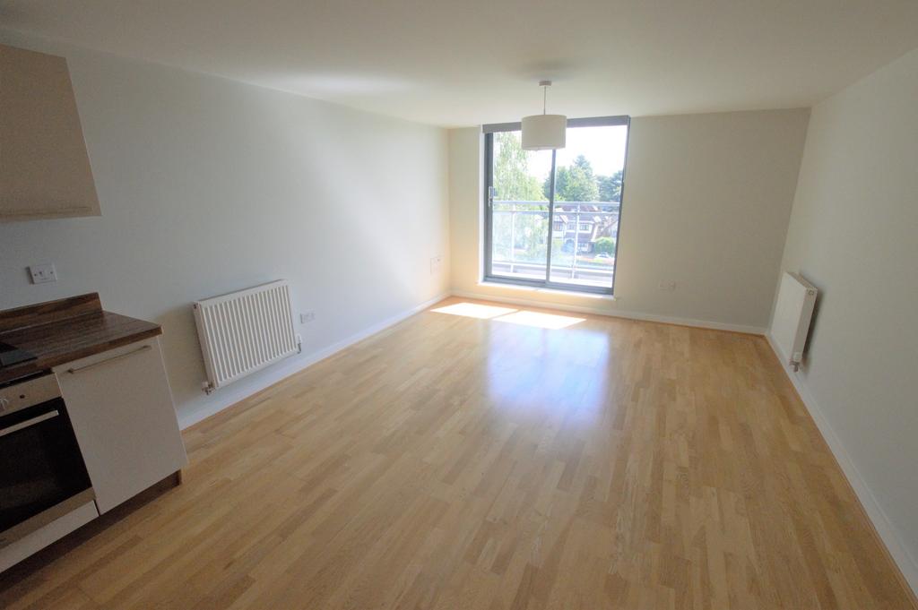 Newsom Place, St Albans, AL1 2 bed flat to rent £1,795 pcm (£414 pw)