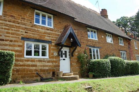 4 bedroom cottage for sale, The Avenue, Flore, Northampton NN7 4LZ