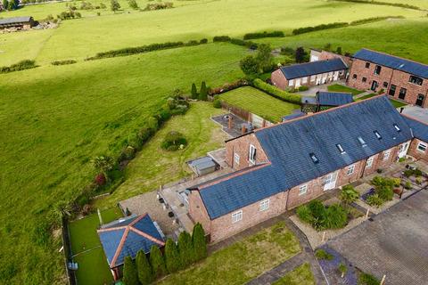 3 bedroom coach house for sale, Saddlers Barn, Butterfield Hall Farm, Plodder Lane, Bolton, BL5