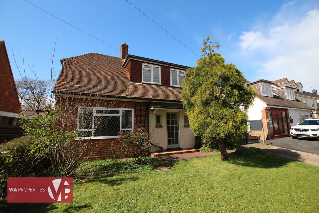 College Road, Hoddesdon EN11 3 bed detached house to rent £2,350 pcm