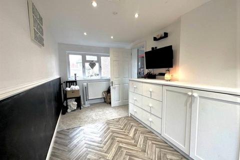 12 Squires Hill Close, Wootton Bassett, Swindon, SN4 8LS