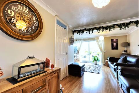 8 Fieldfare, Swindon, SN3 5BE