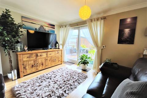 8 Fieldfare, Swindon, SN3 5BE