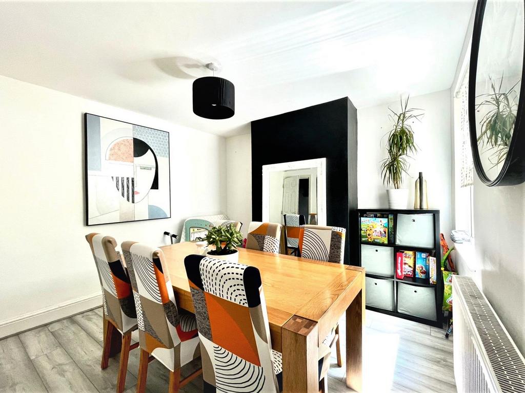 Old Town, Swindon SN1 3 bed terraced house for sale £260,000