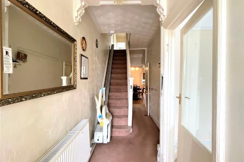 194 County Road, Swindon, SN1 2DY