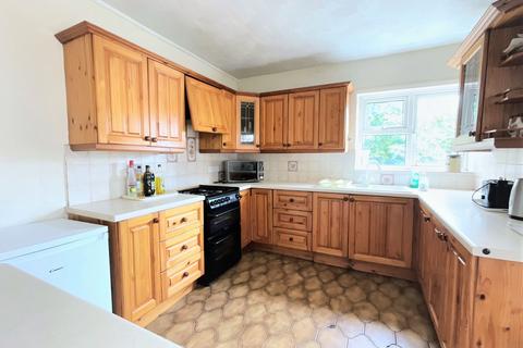 194 County Road, Swindon, SN1 2DY