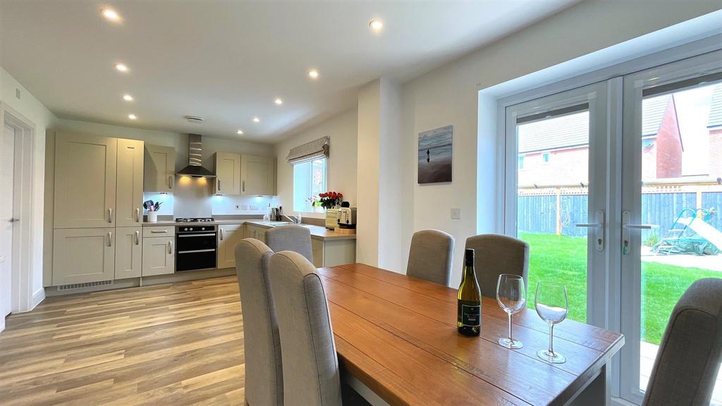 Wroughton, Swindon SN4 4 bed detached house for sale £550,000