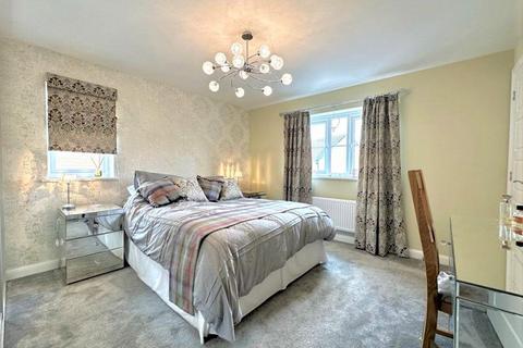4 bedroom detached house for sale - Stratton, Swindon SN3