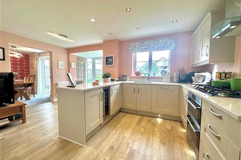 4 bedroom detached house for sale - Stratton, Swindon SN3