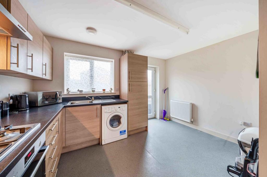 Trefoil Close, Scartho, Grimsby, DN33 2 bed terraced house for sale £
