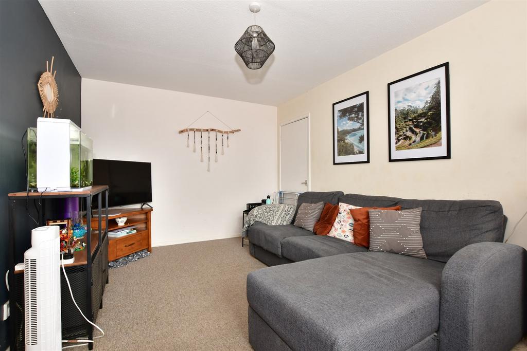 Parkway, Apse Heath, Sandown, Isle of Wight 2 bed ground floor flat for