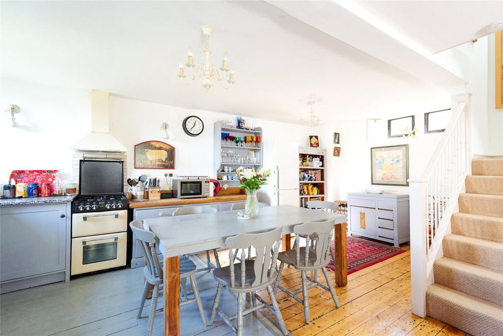 Kitchen/Dining Area