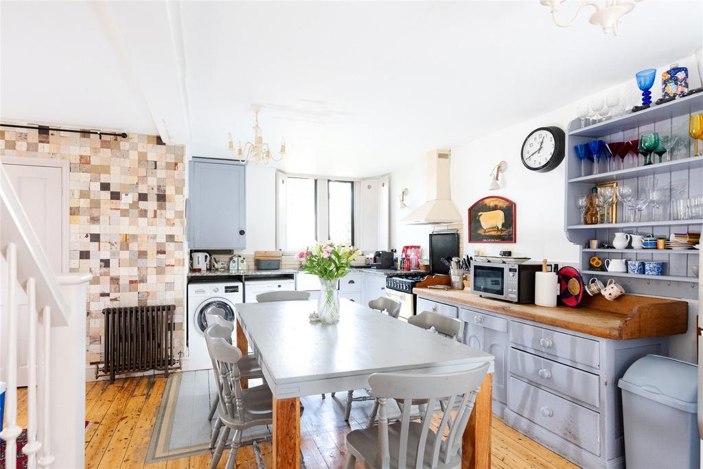 Kitchen/Dining Area