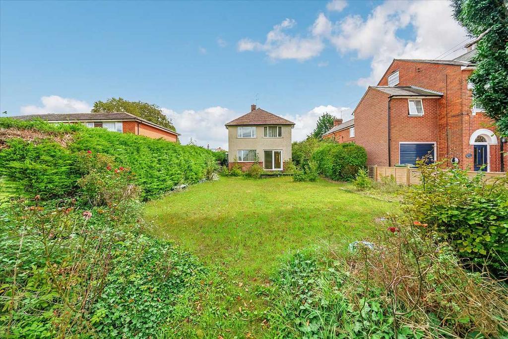 Winchester Road, Andover 3 bed detached house for sale £450,000