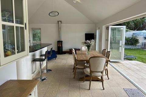 4 bedroom detached house to rent, Hilltop Road, Cults, Aberdeen, AB15