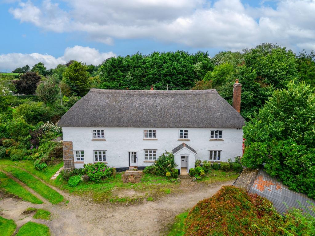 Pitt Court, Nymet Rowland, EX17 5 bed detached house for sale £600,000