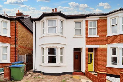 11 Cedar Road, Weybridge, KT13 8NY