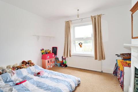 11 Cedar Road, Weybridge, KT13 8NY