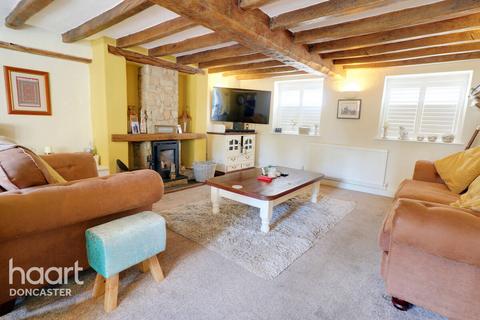 3 bedroom semi-detached house for sale - Low Road West, Warmsworth, Doncaster
