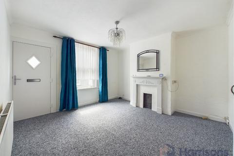 2 bedroom end of terrace house for sale - Crown Road, Sittingbourne, Kent, ME10 2AJ