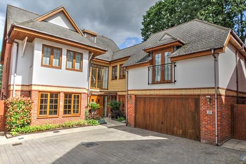21 Blagrove Crescent, Ruislip, HA4 8FS