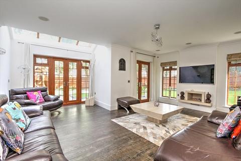 21 Blagrove Crescent, Ruislip, HA4 8FS