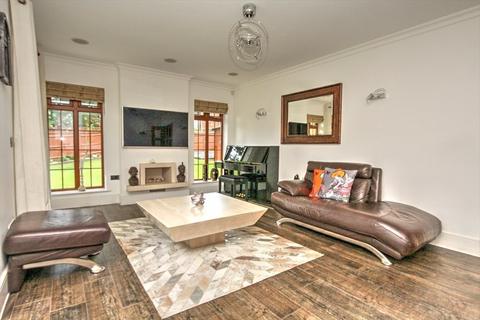 21 Blagrove Crescent, Ruislip, HA4 8FS