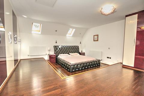 21 Blagrove Crescent, Ruislip, HA4 8FS