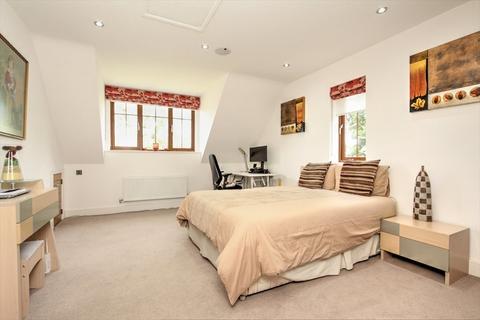 21 Blagrove Crescent, Ruislip, HA4 8FS