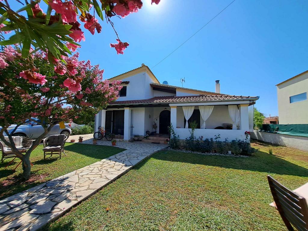 House for sale in St Argyrades 4 bed villa £207,874* (€241,403)