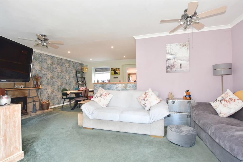 Sunset Drive, Sandown, Isle of Wight 2 bed terraced house for sale £