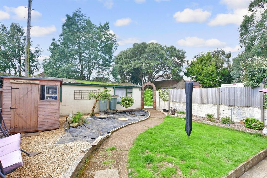 Sunset Drive, Sandown, Isle of Wight 2 bed terraced house for sale £