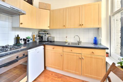 Studio to rent, Canonbury Lane, Islington, London