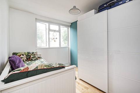 4 Corby Way, London, E3 4BS